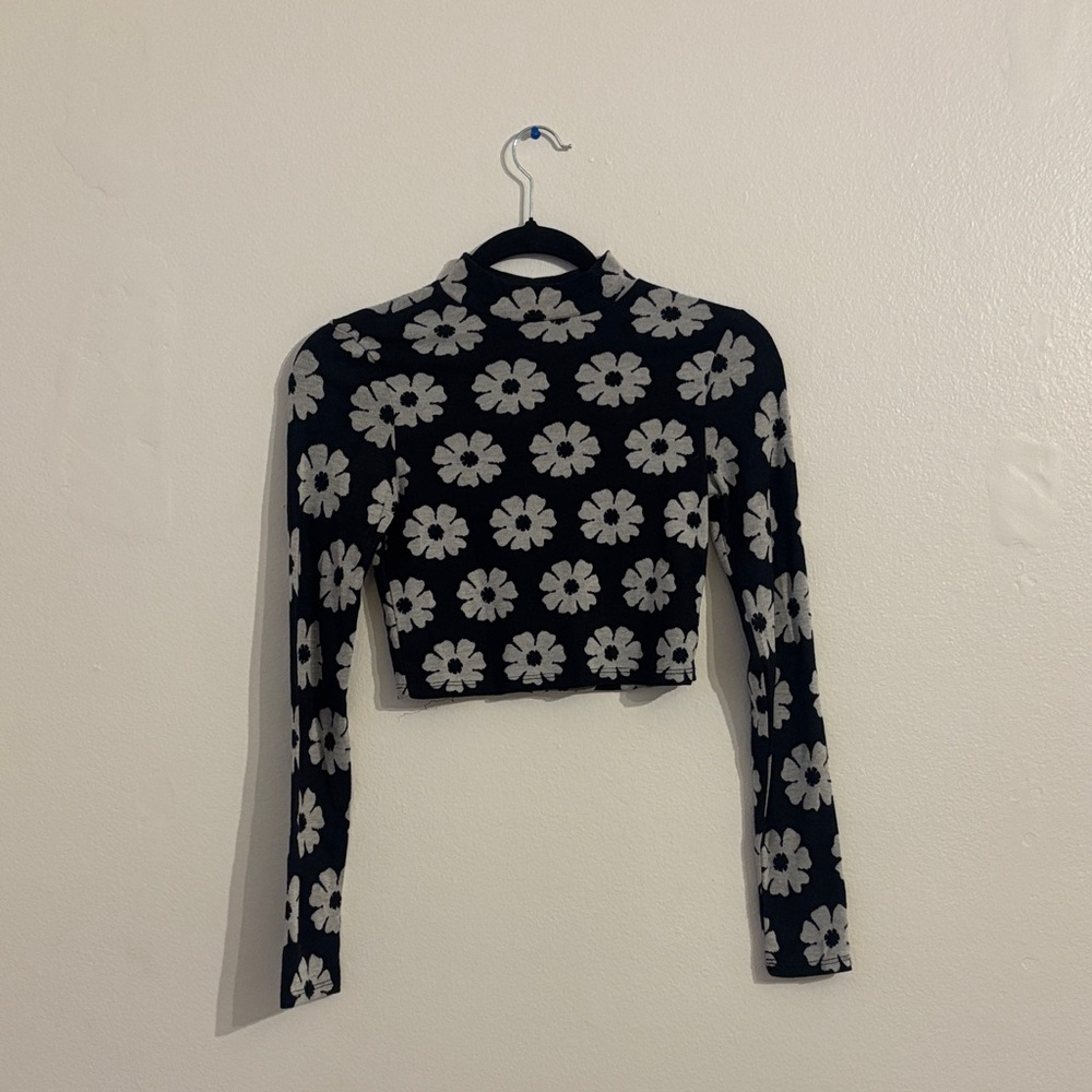 Billabong Black and White Floral Crop Top
